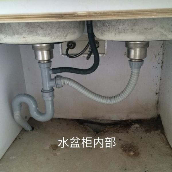 水盆柜每部被水浸泡后发霉,膨胀,变形,严重影响厨房卫生和家人健康