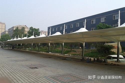 为什么pvdf膜结构车棚比ptfe膜结构车棚每平方米单价低