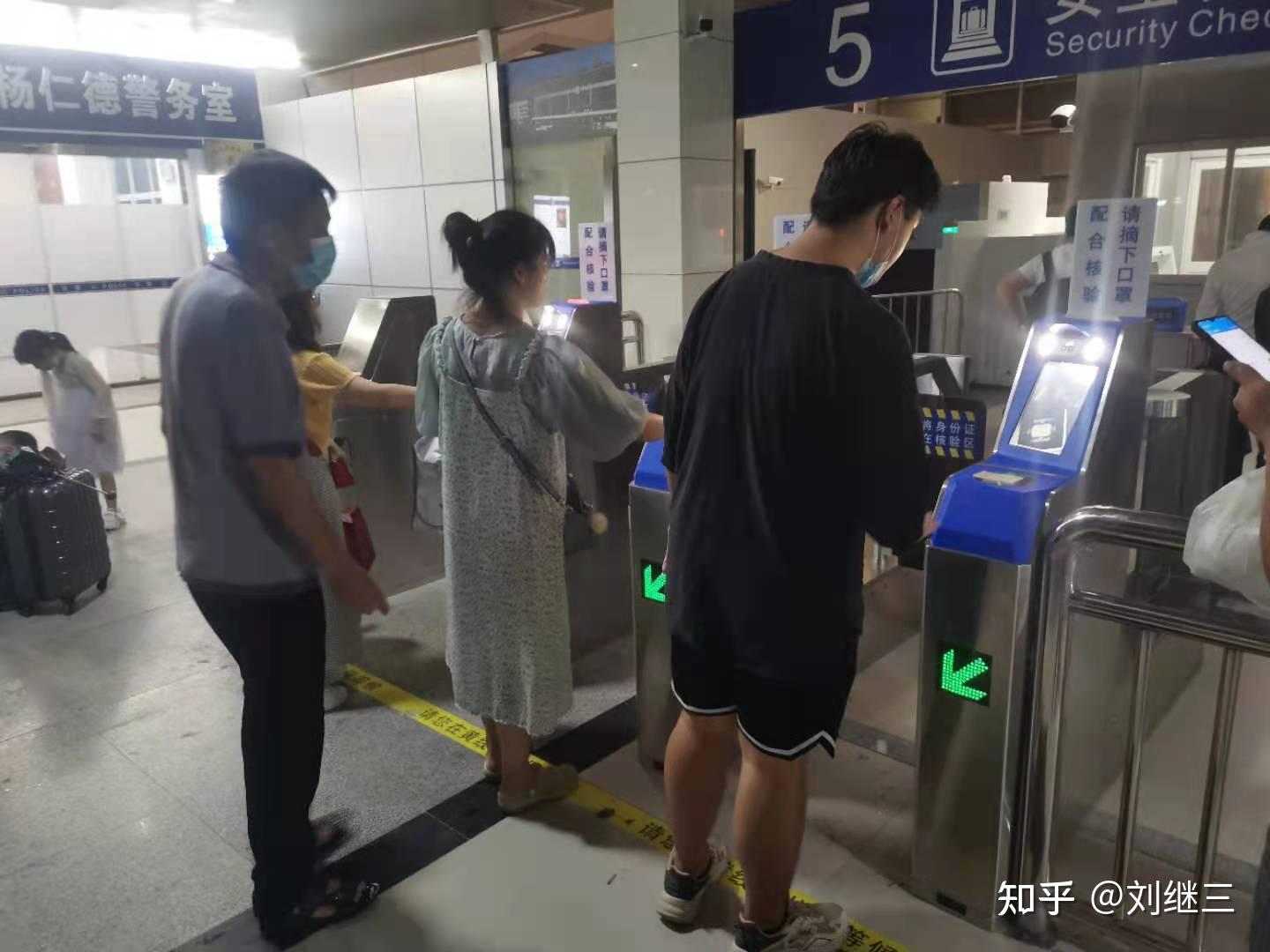 自助验证闸机电子客票自助检票机安检闸机和智能检疫通道闸机有怎样的