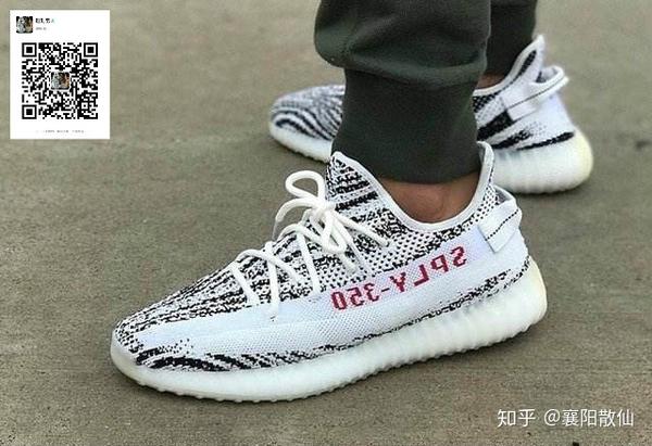 国外的球鞋玩家用 yeezy boost 350 v2 创造出一种 kaws 主题的鞋带