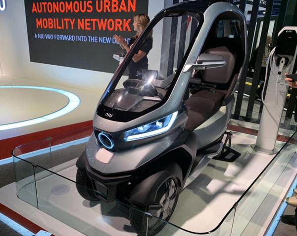 在ces 2020期间,小牛电动推出了全球首款自动驾驶三轮电动摩托tqi