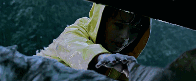 这个下水道的环境设计既交代了pennywise经常出没的地点,也为影片