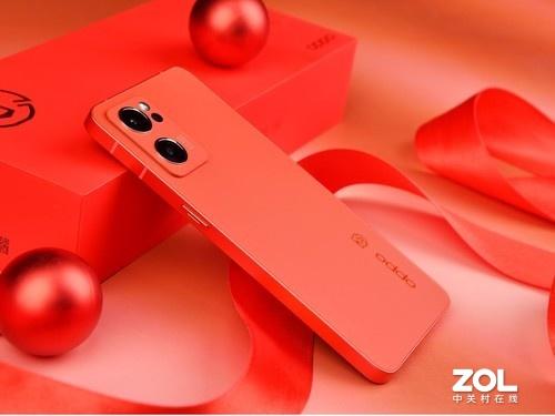 oppo上线了oppo reno7红丝绒新年特别版,新机通体以纯粹鲜艳的正红色