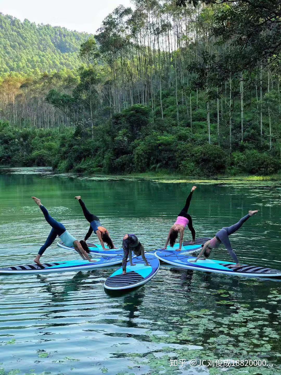 yoga是一项健身,具有良好锻炼肌耐力,完美身型线条的新颖水上健身运动