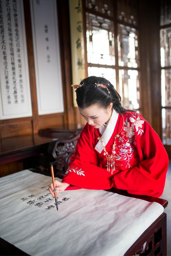                    寒窗苦读十余