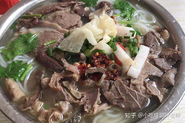 【遵义羊肉粉】配方做法第三步:熬汤,煮肉