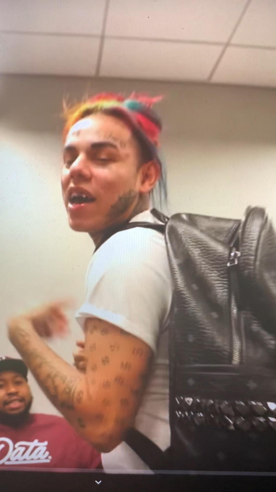 如何评价美国血帮说唱歌手6ix9ine?