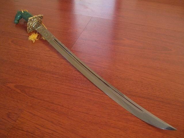 天安门升旗指挥刀为什么采用西洋剑样式而非中国传统的宝剑呢
