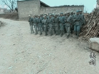 八路军军装是黄绿色的?硫磺岛美军也没穿迷彩|轻武专栏