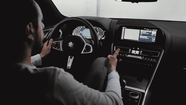 车内感测 随着汽车的功能越来越多,人机自然交互正成为简化人机界的