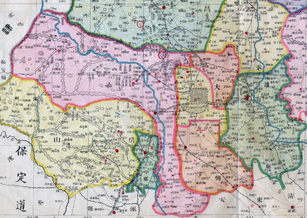 即使是明清时代,北京也是地图中央那块黄色的区域,被宛平大兴通县包围