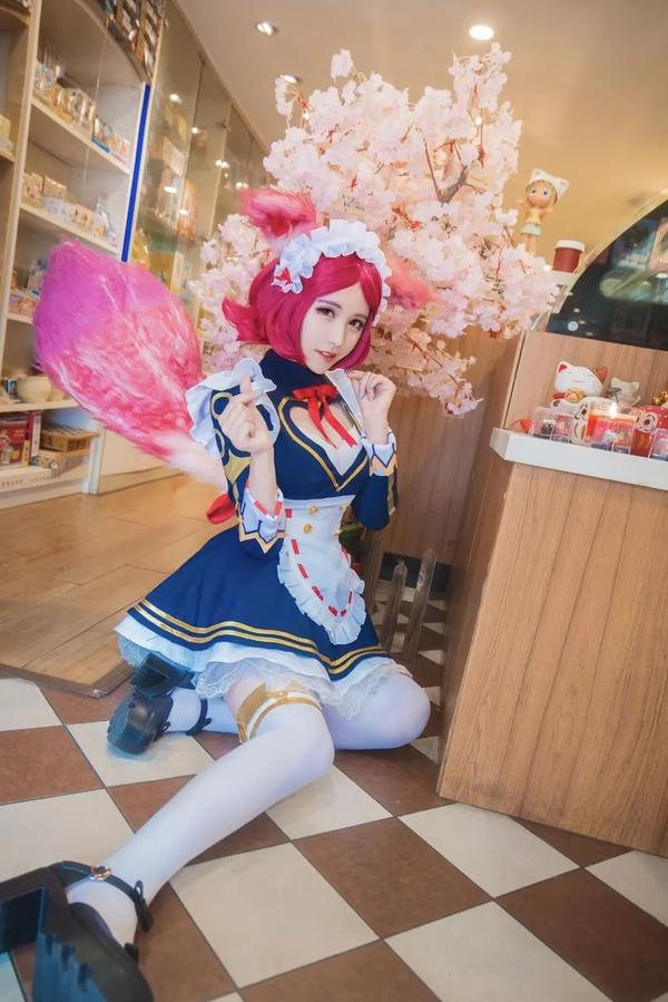 王者荣耀女生cos女仆,王者荣耀cos最美 王者荣耀妲己亲临咖啡店女仆装吸引你的视线这家店下次还来