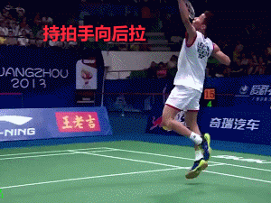 上面的两个动作(起跳,收腹)并不是单独进行的,与其伴随着的是肩膀和