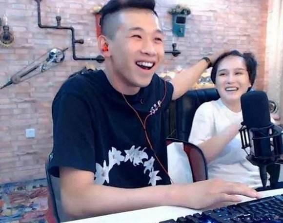 不要只关注主播月入百万直播的这个价值比钱重要一百倍