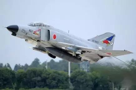 性能优异,至今仍在多国空军服役,图为日本空自f4j战斗机