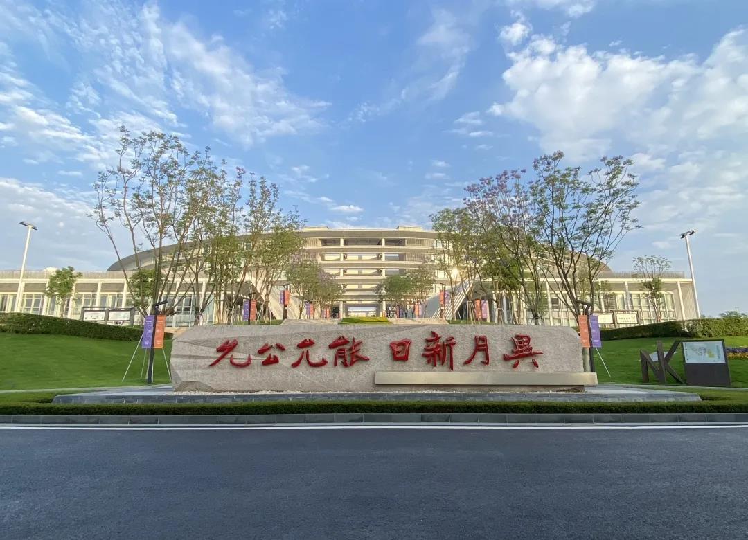 重庆南开两江中学校,是2018年秋季第1届招生.