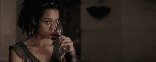 这对cp感觉很般配! 奥莲娜的孙女玛格丽-提利尔也是个标致的美女.