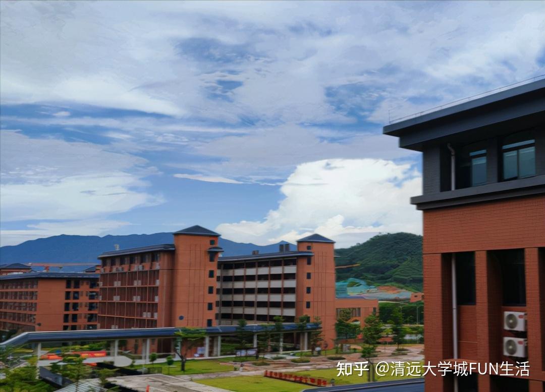 清远市大学城几所学校共有多少学生