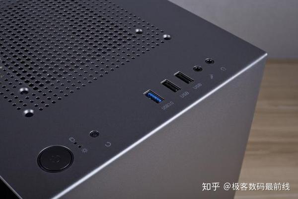 小而精爱国者yogom2果然是桌面电竞利器