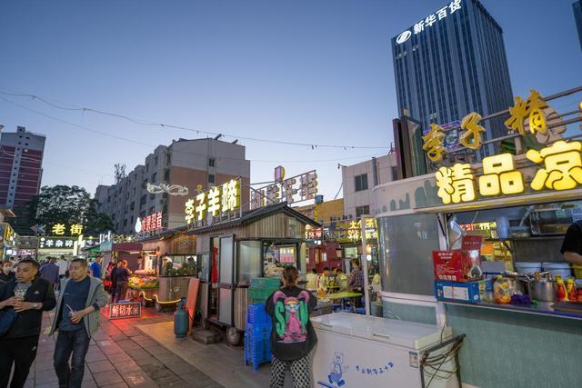 来宁夏旅游,要去沙湖沙坡头,要去贺兰山苏峪口,除此以外,也一定要去