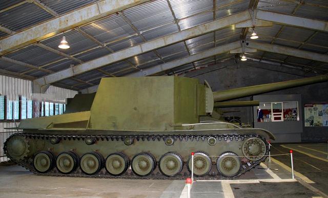 苏联su-100y,被当成坦克歼击车的重型突击炮,虎式坦克