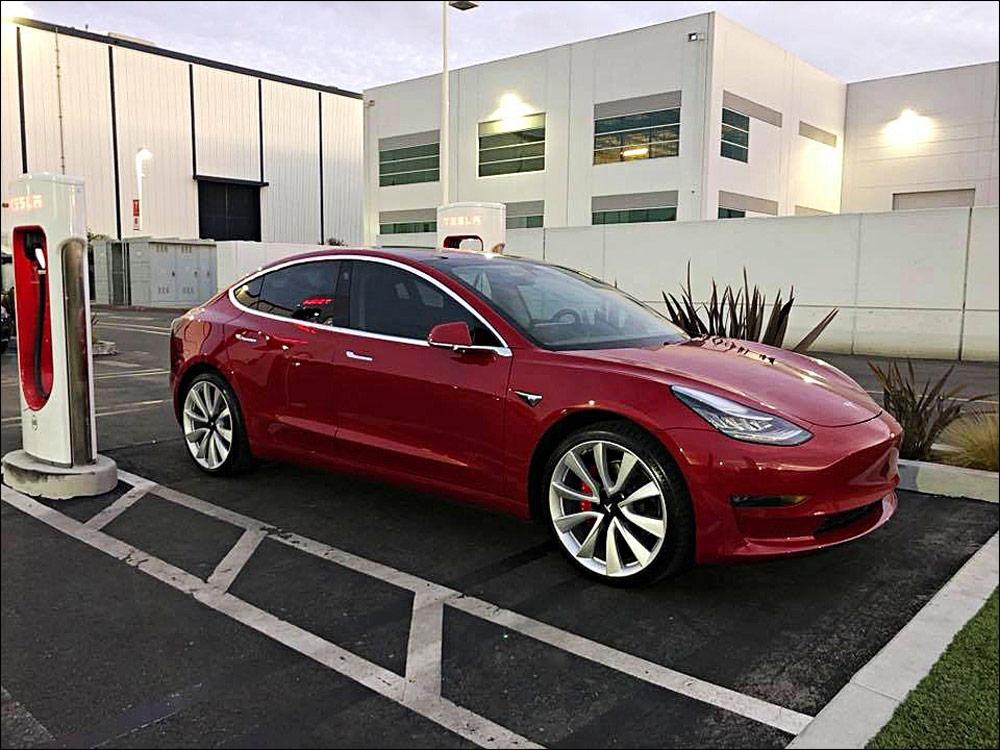 特斯拉Model3颜色,特斯拉modelY颜色 第一辆特斯拉model3正进行安全测试iihs说部分安全性优越