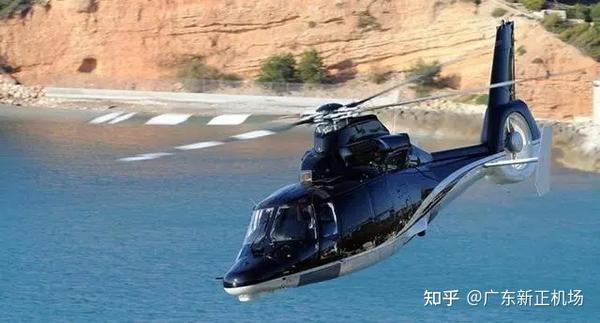 bell 206l4是贝尔公司生产的最小的直升机,即使如此这架飞机也能容纳6