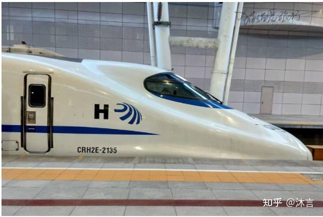 crh1昵称:大地铁和谐号crh1型电力动车组,是中国铁道部为进行中国铁路