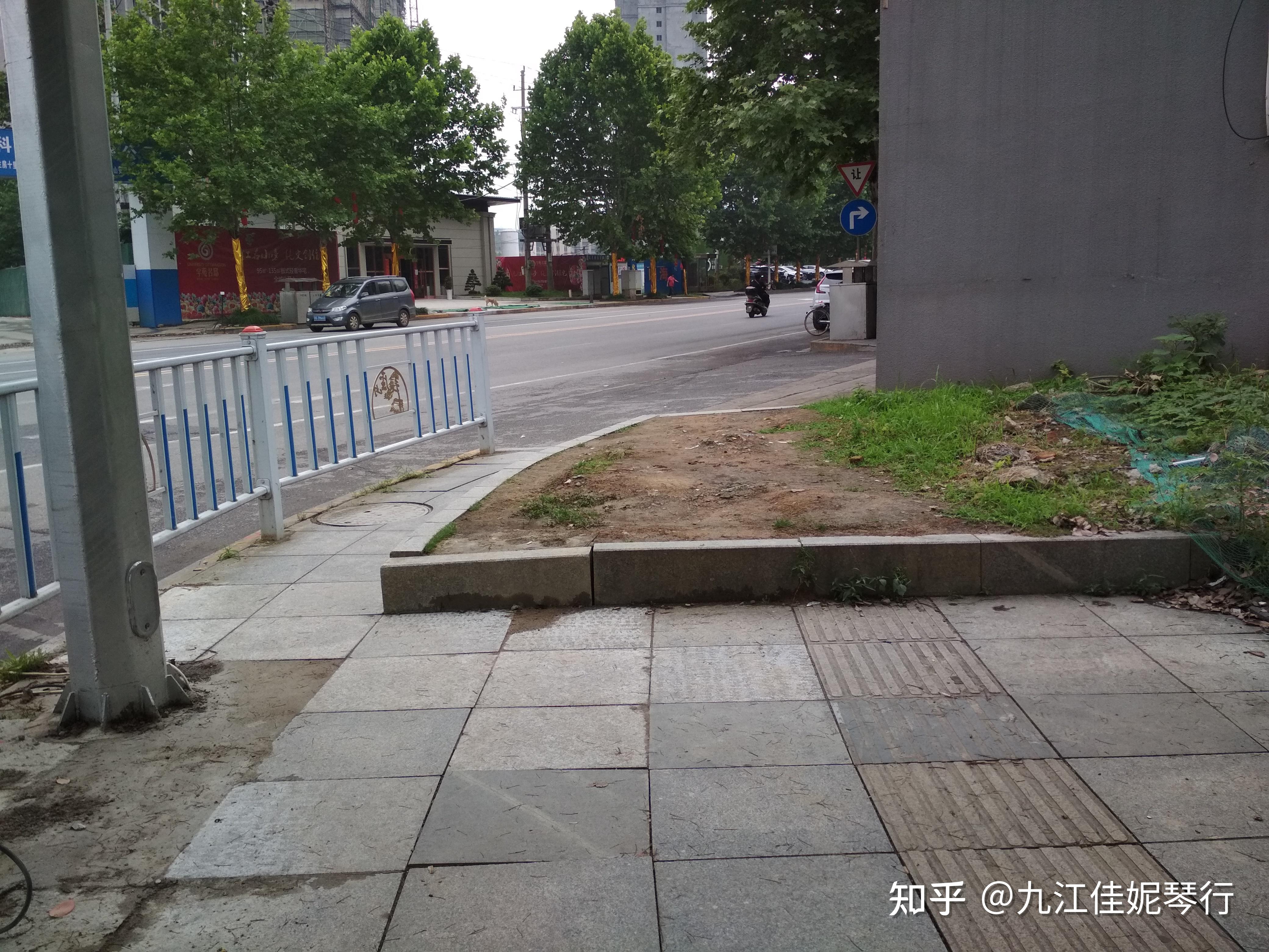 九江市濂溪区前进东路与木樨路交汇路口有一栋建筑因为历史遗留问题