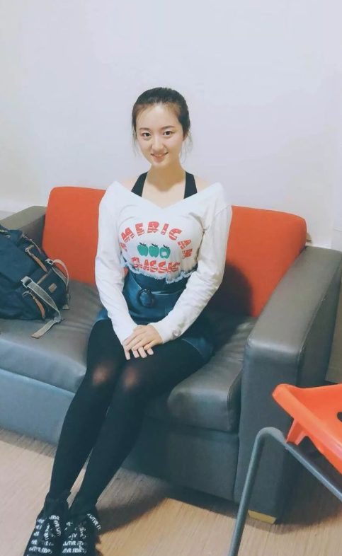 明目张胆在微信上向一北大女生约p,求对方和自己及男友多人运动