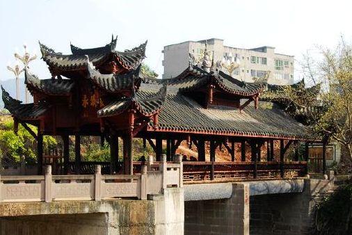 之美景 故在桥西北立有"凉桥秋月"石碑一座 04 箭板古镇 位于沐川县