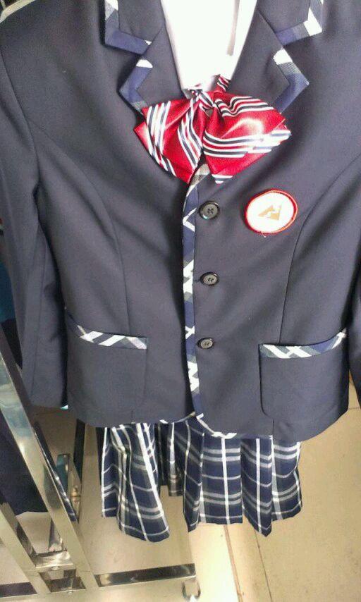 我觉得我目前就读的四川绵阳南山中学实验学校的校服很好看.