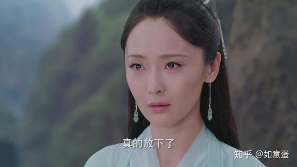 法海补好了送给小青的簪子,看着小青离开