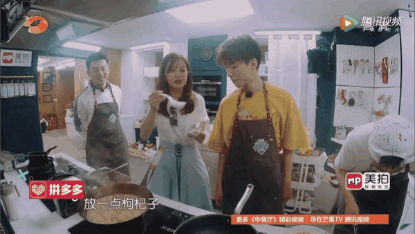 朋薇cp互怼唱歌那段满是回忆,淇哥俨然邻家姐姐样子,小王同学慢热了