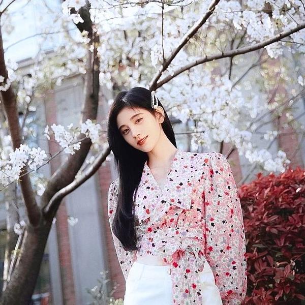 鞠婧祎壁纸此人只应天上有人间难得几回见