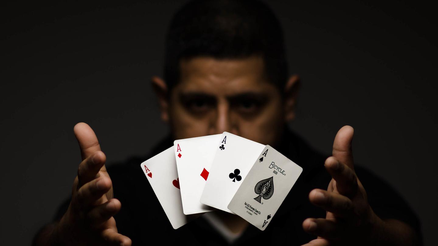 揭秘魔术扑克牌姚记990密码牌怎样表演魔术的