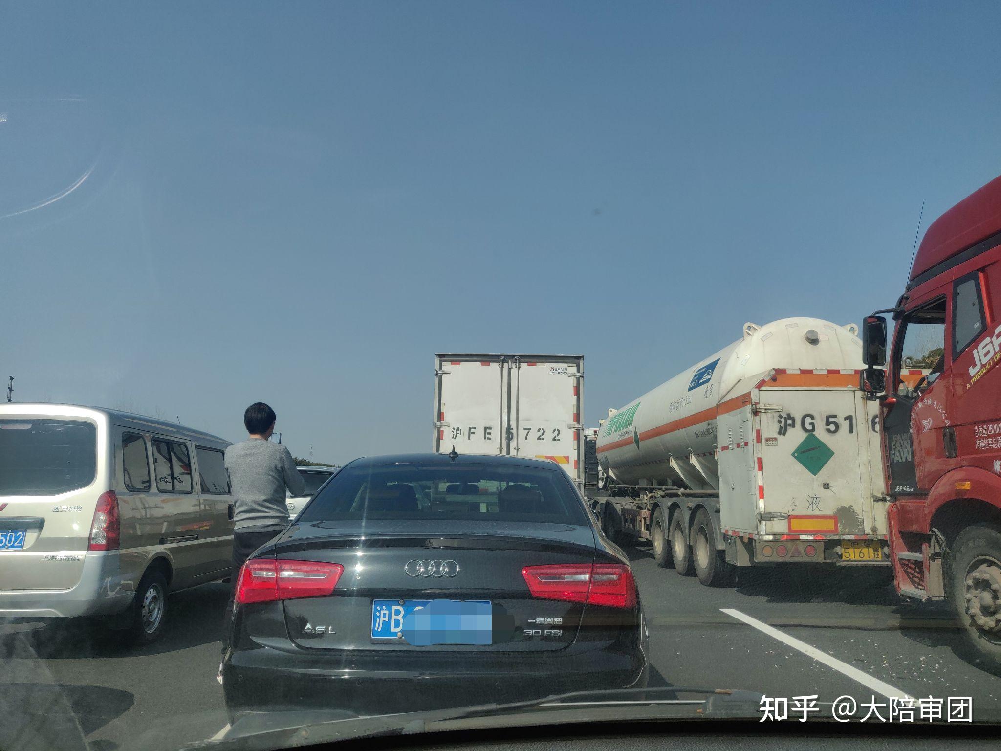 高速堵车应当纳入政绩考核