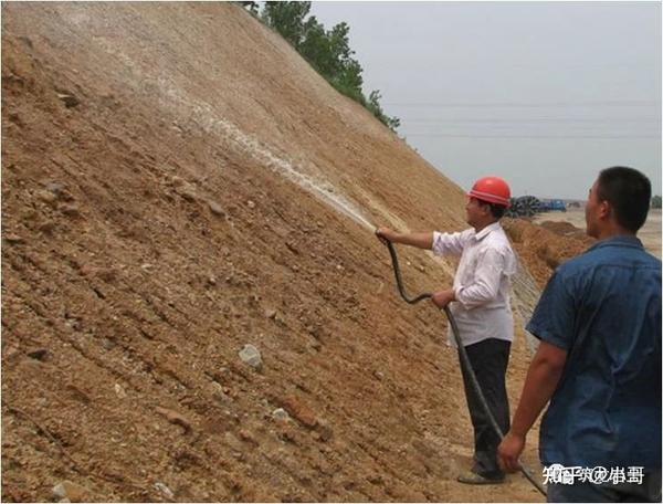 粘土.粉质粘土.粉土区别:其实粉土最典型的就是有摇震反应.