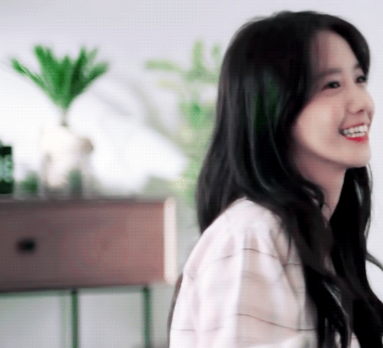 可惜换手机了嘤嘤嘤以前存的允儿超美的图都没有了,初中高中的时候