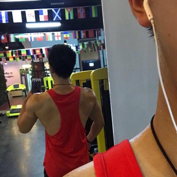 身材偏瘦的人如何练成肌肉男?
