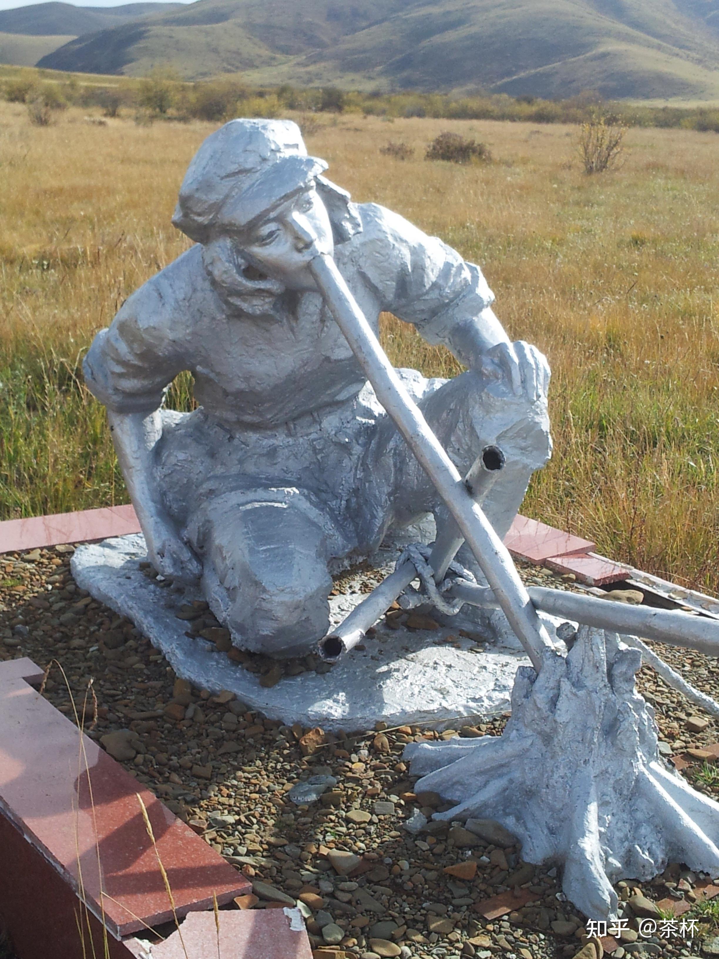 过草地雕塑《金色的鱼钩》金色的鱼钩(碑雕文字)红军过草地故事