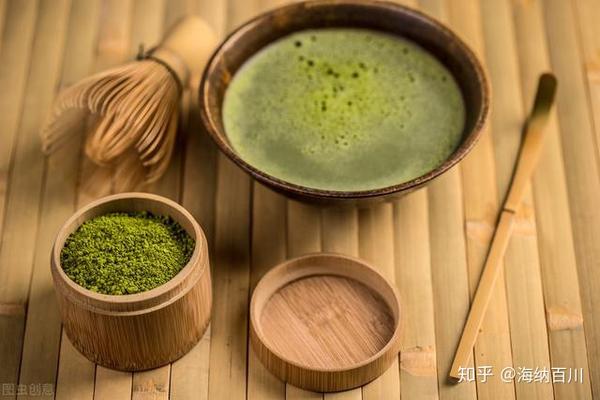日本抹茶道的茶具约有七件,冲泡方式有浓茶,薄茶之分