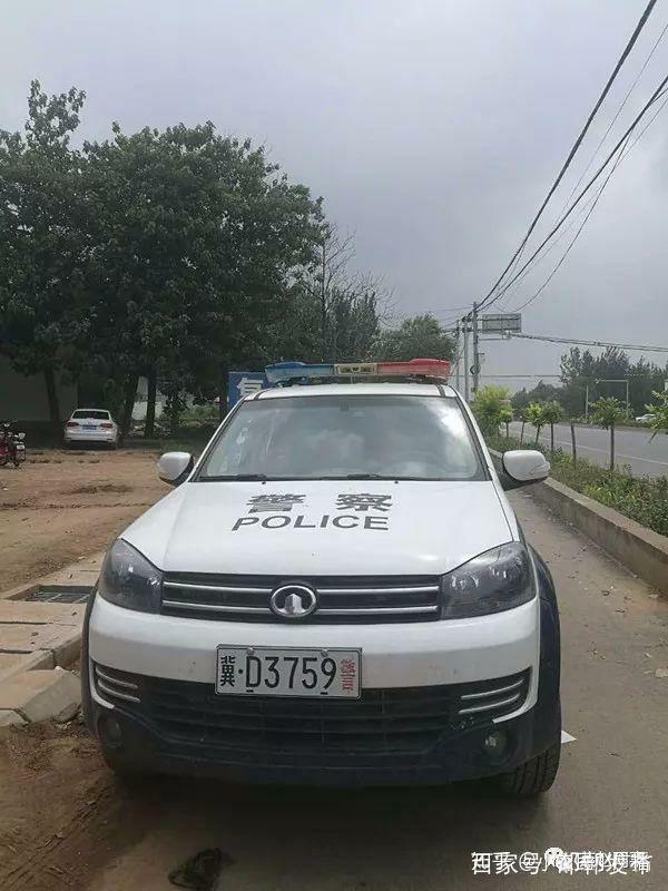 河北邯郸一辆警车未粘贴年检和交强险标志!群众拍照遭