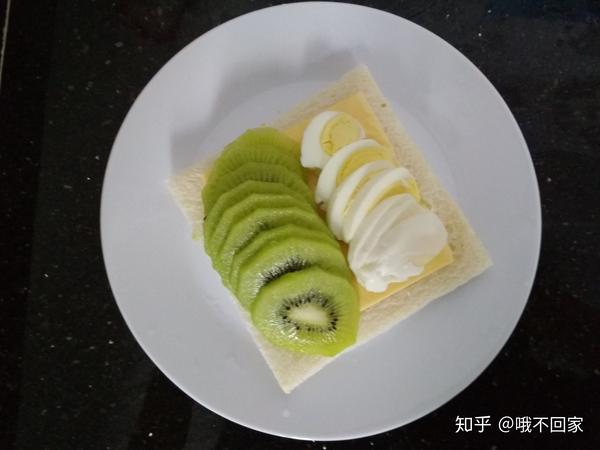 4,奶酪片,奇异果,鸡蛋摆盘