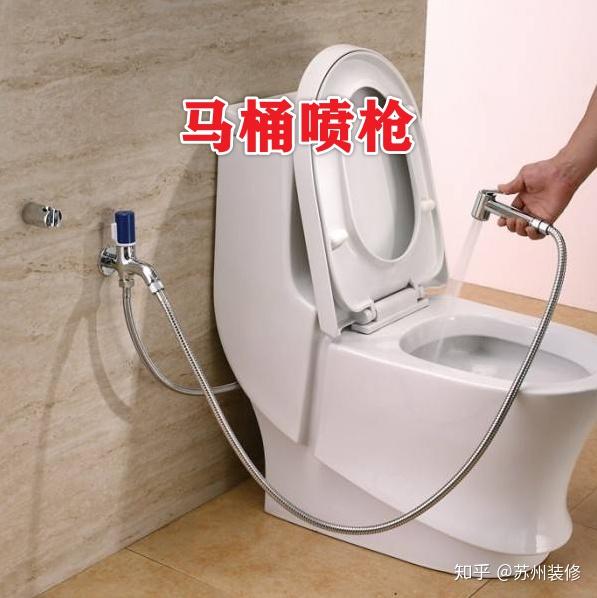 15,马桶边上记得可以安装一个喷水枪,简直是打扫卫生的神器,冲马桶一