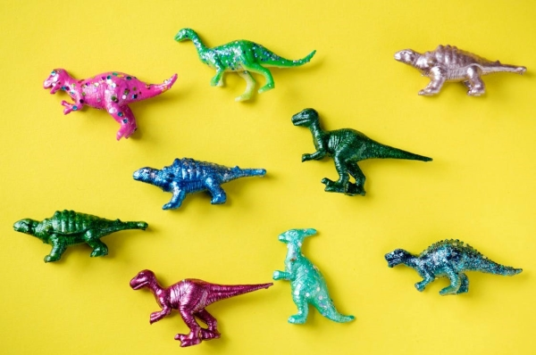 "五彩缤纷"的恐龙(来源:pixabay)如果问你恐龙是什么颜色的?
