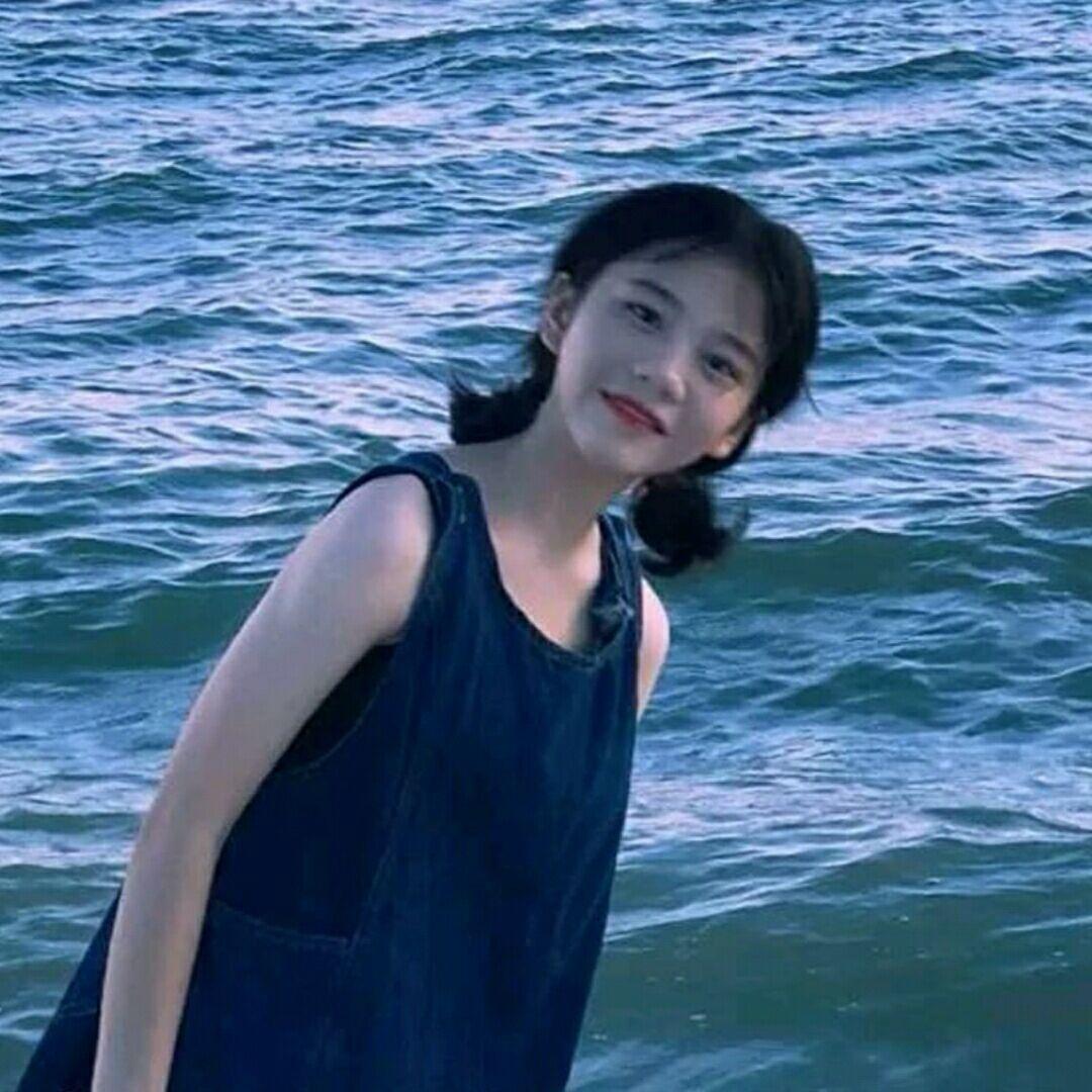 有没有蓝色系好看头像女生的那种真人的?