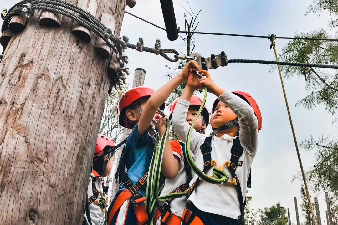 运动红馆x麓小跳s冒险湾丛林冒险真人吃鸡玩一次就上瘾你敢来战吗