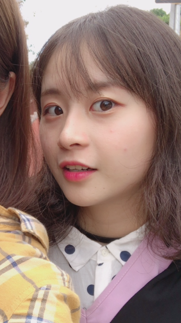 就是想变成漂亮的女生 不是可爱的女生 就是年纪越来越大 说是高中生