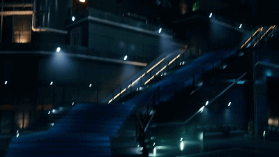 天空一声巨响,克劳德闪亮登场